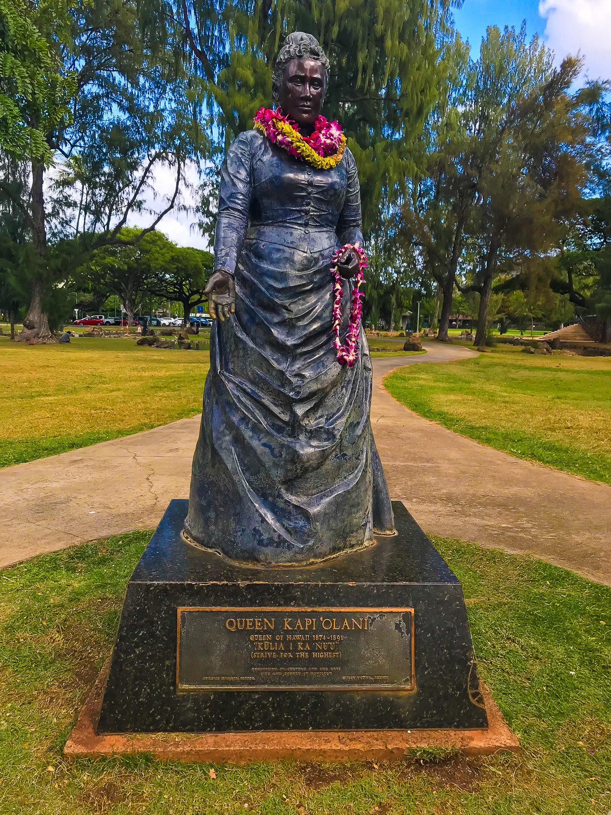 statue of Queen Kapi'olani at Waikiki Beach Park.